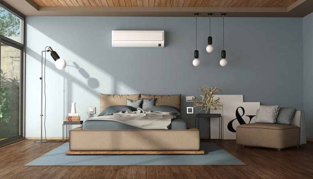 um ar-condicionado para quarto acima da cama