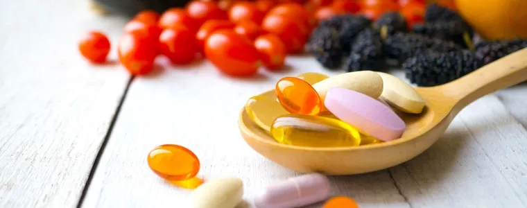 Capa do post: Vitamina para queda de cabelo: 6 melhores opções para os fios