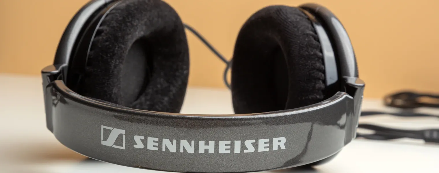 Capa do post: Melhor fone de ouvido Sennheiser: 8 opções para quem gosta de áudio de qualidade