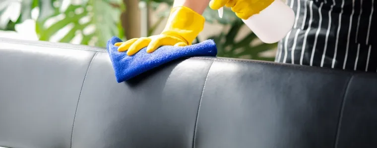 Como limpar sofá de couro? Dicas e passo a passo