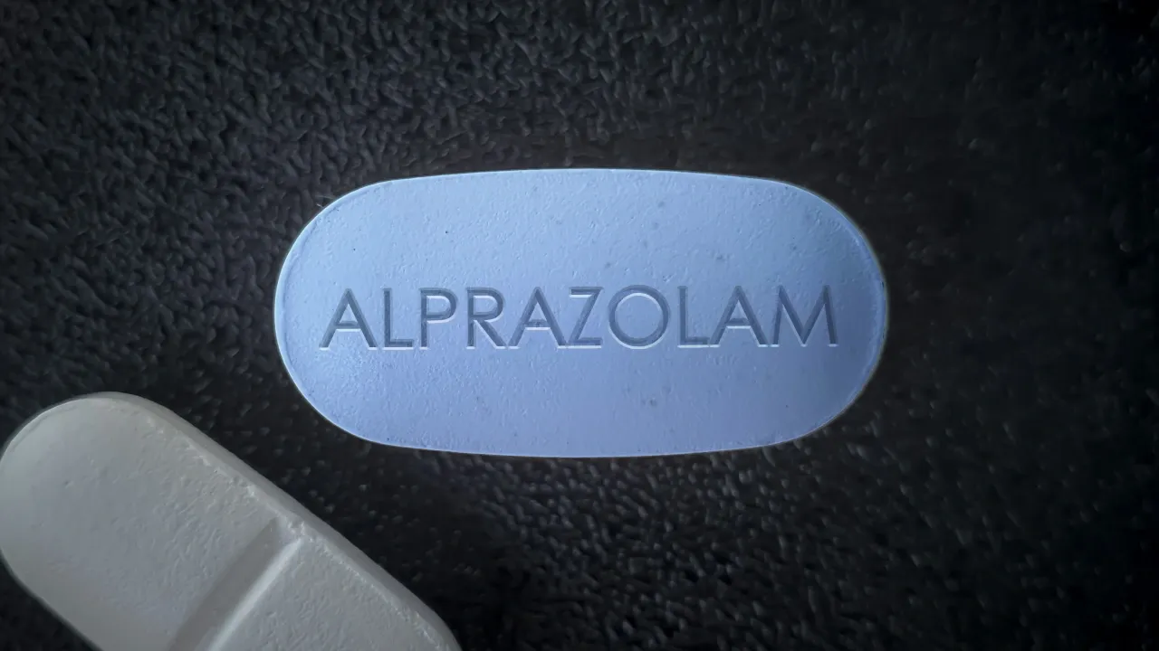 Comprimido azul escrito Alprazolam