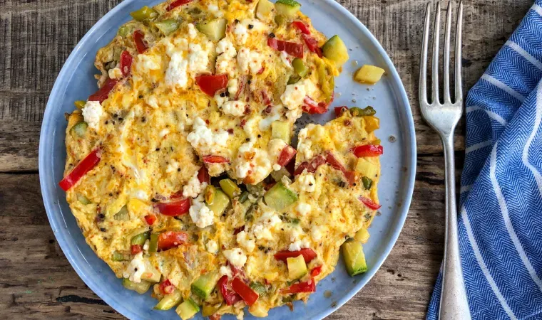 Ovos mexidos com legumes.