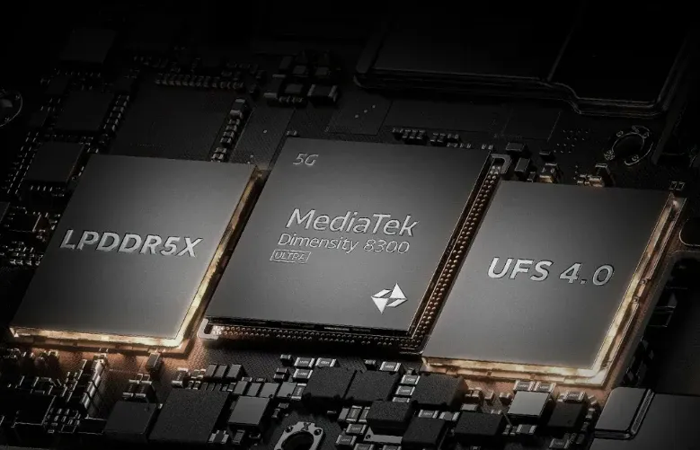 Três chips MediaTek em uma placa de circuito destacando a tecnologia.