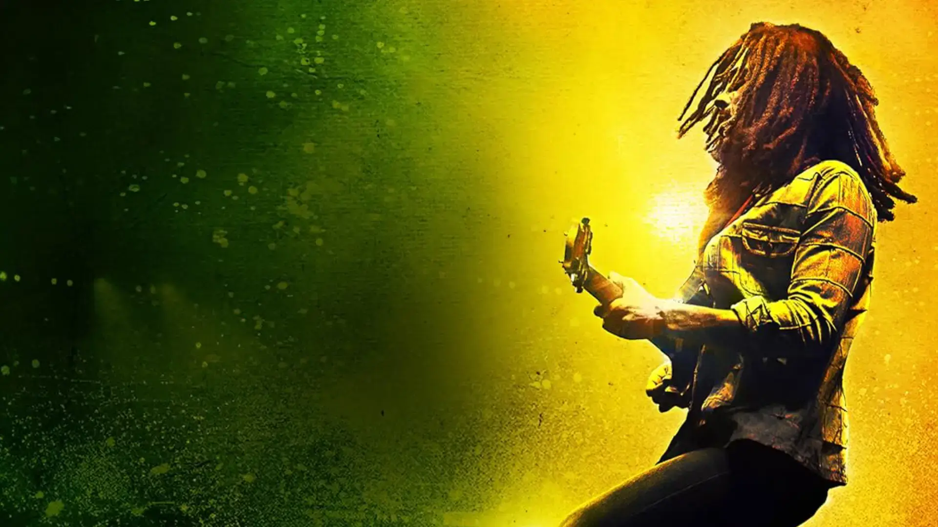 O ator que interpreta o cantor Bob M enquanto canta com um fundo verde e amarela