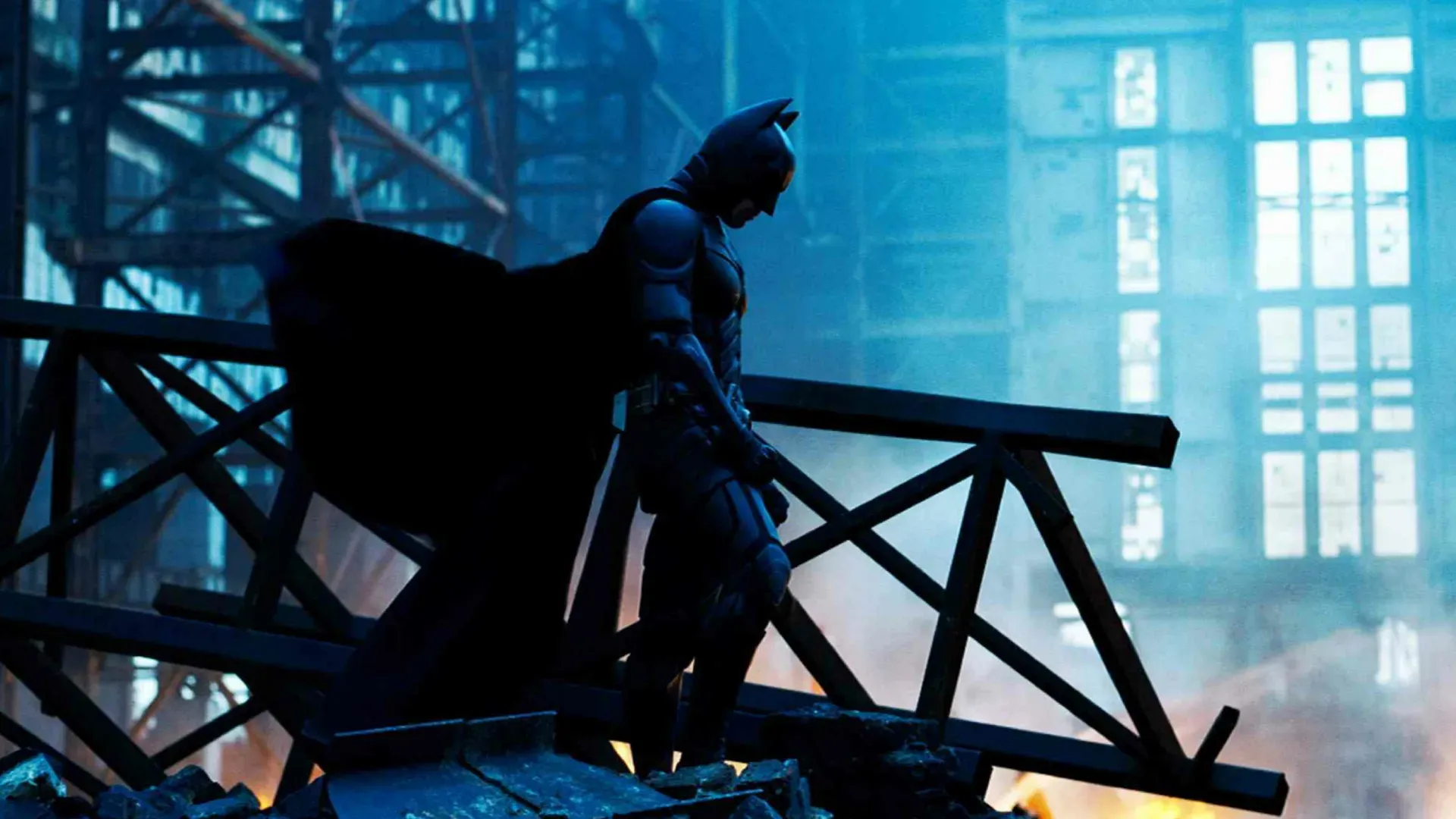 cena do personagem batman em cima de destroços