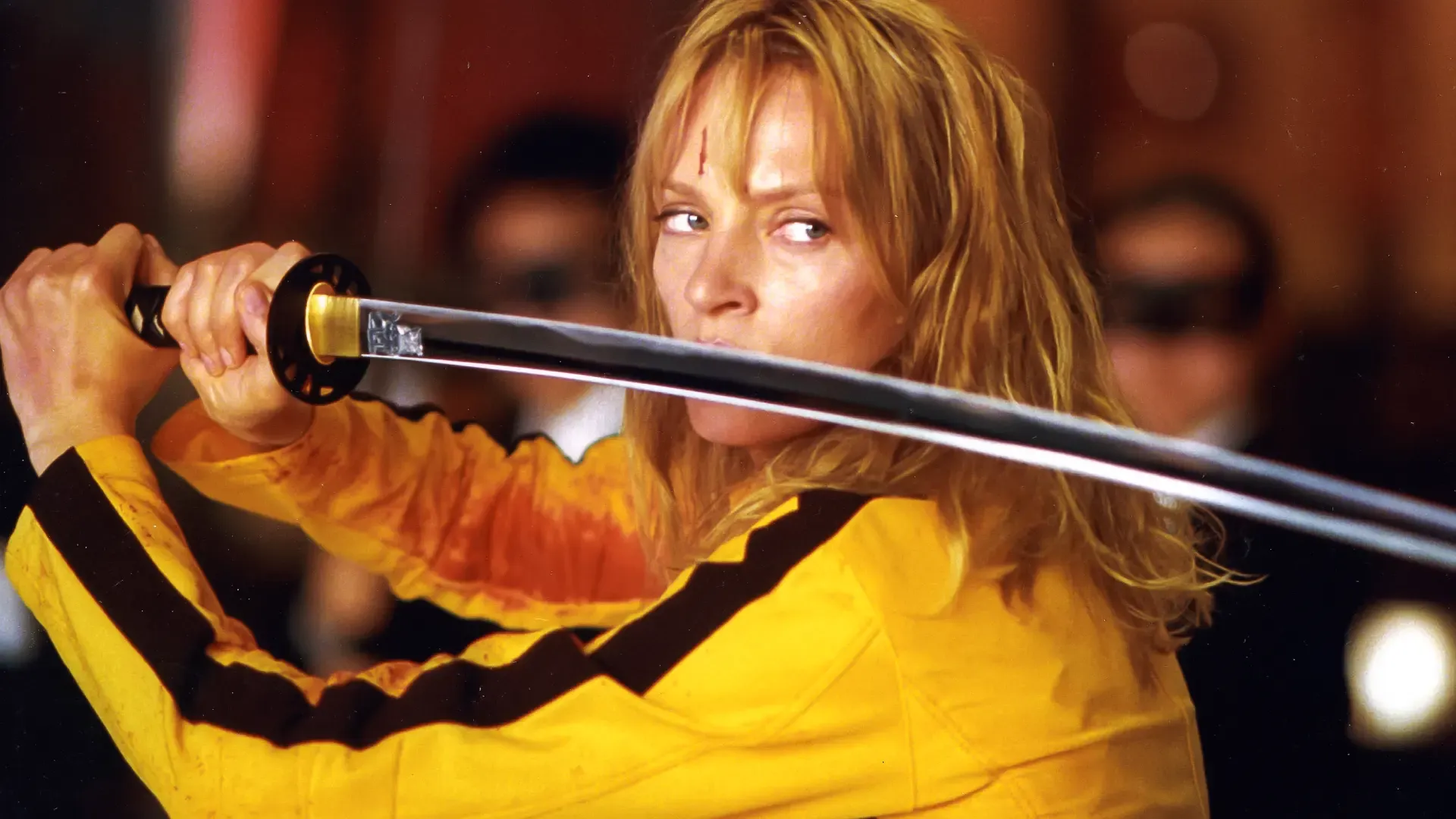 Personagem do filme kill bill com uma espada na mao