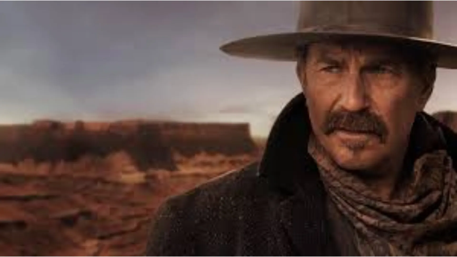 Cowboy em um fundo de deserto com expressão séria olhando para o lado