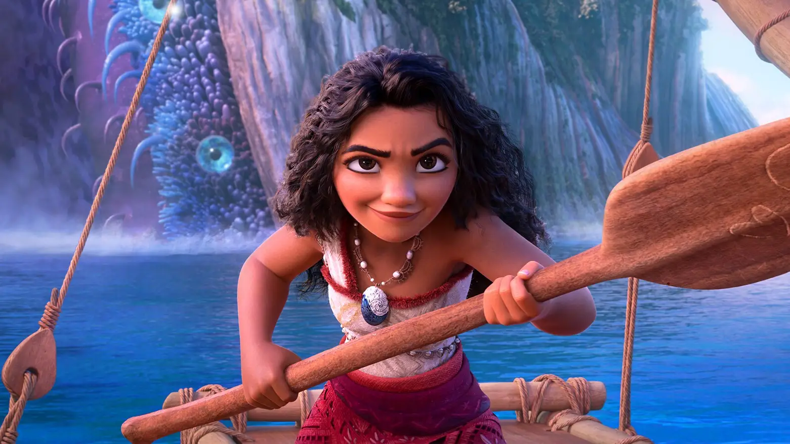 Moana encarando a câmera se preparando para uma aventura, com o mar ao fundo
