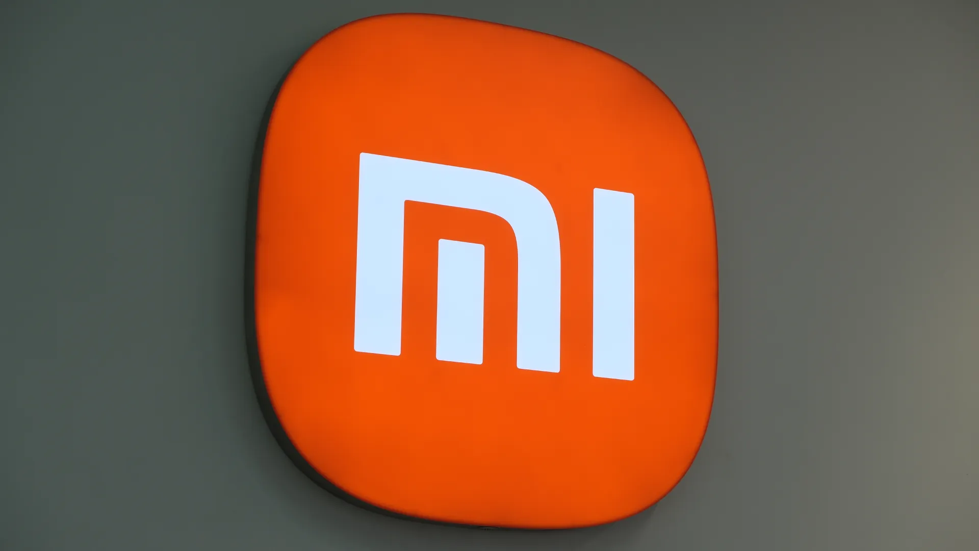 Imagem mostra a logomarca da empresa de tecnologia Xiaomi