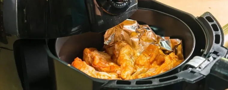 Como lavar air fryer: passo a passo para higienizar a sua fritadeira elétrica corretamente