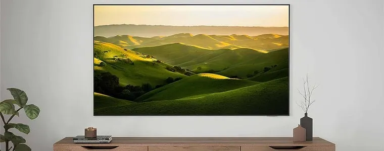 Samsung DU7700 x CU7700: qual TV 4K custo-benefício é melhor?