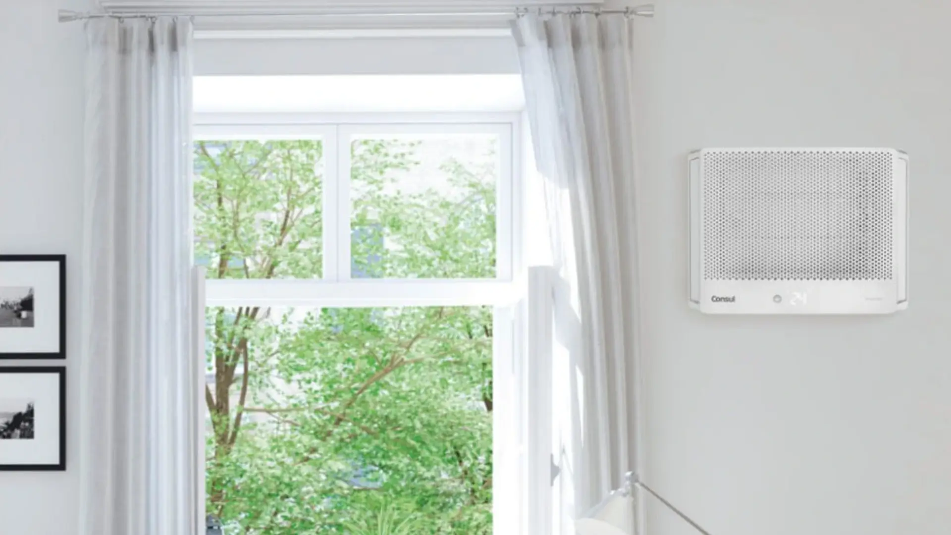 Ar-condicionado de janela instalado na parede da sala 