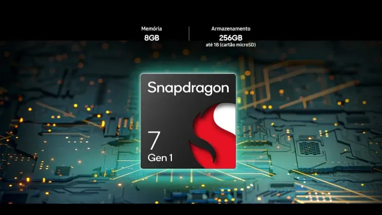 Processador Snapdragon do Galaxy M55 ao centro com fundo preto