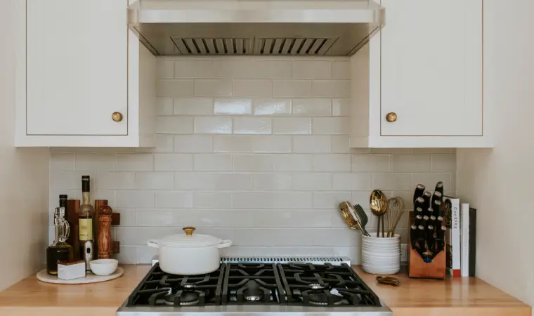  cozinha moderna com um fogão 6 bocas