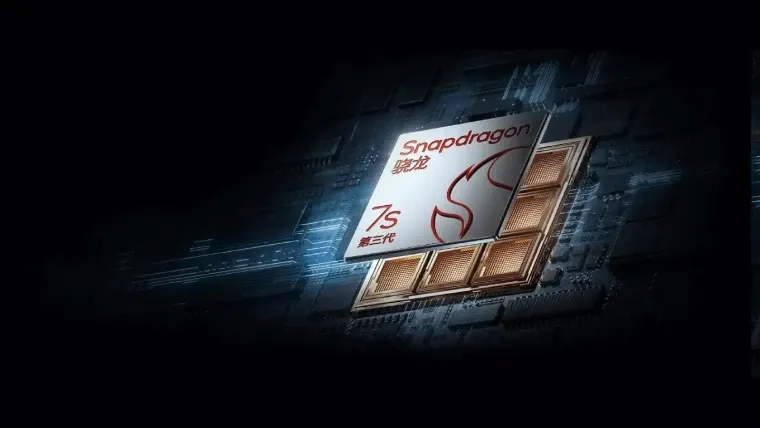 Processador Snapdragon 7s Gen 3 ao centro em fundo preto
