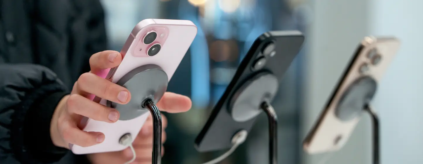 O que é celular de vitrine? Veja 5 modelos para 2025