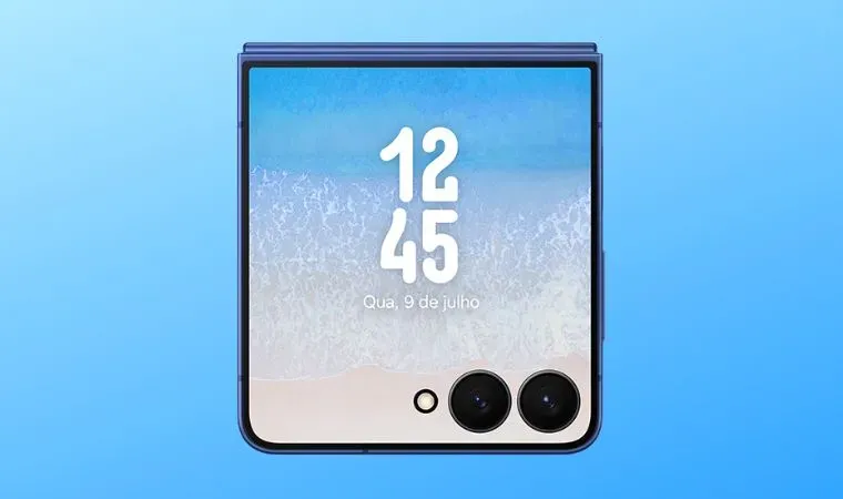 Um celular dobrável da Samsung está fechado, com uma imagem de paisagem na tela