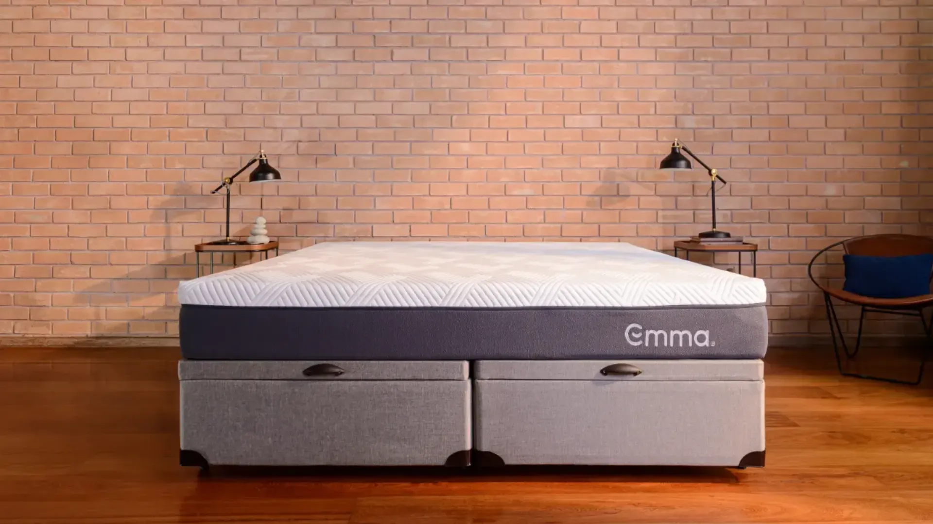 Colchão Emma em base box cinza