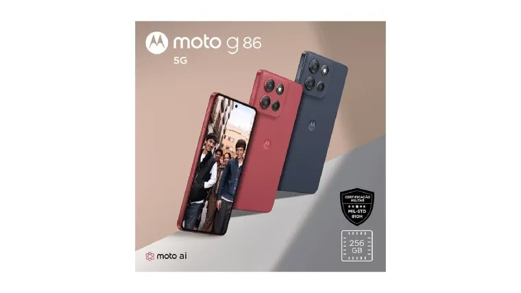 Cartaz do Moto G86 com opções de cores diferentes apoiados na parede