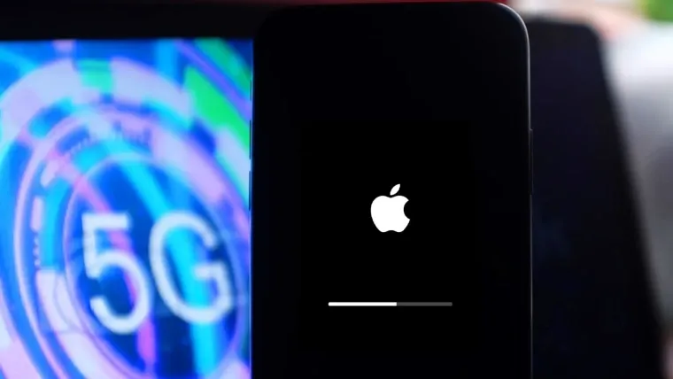 iPhone preto ao lado de tela com a logo da rede 5G mostrando qual iPhone tem 5G