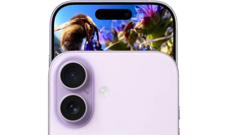 Traseira logo a frente da tela de um iPhone 17 rosa