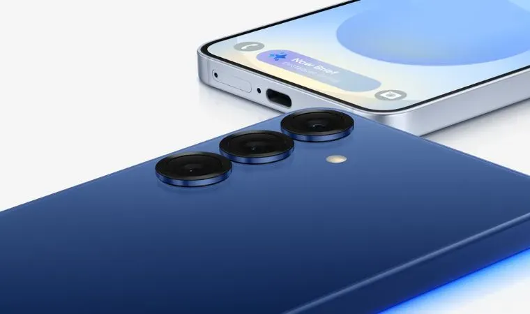 Imagem mostra dois celulares lado a lado. Um mostra detalhes da câmera e o outro da tela