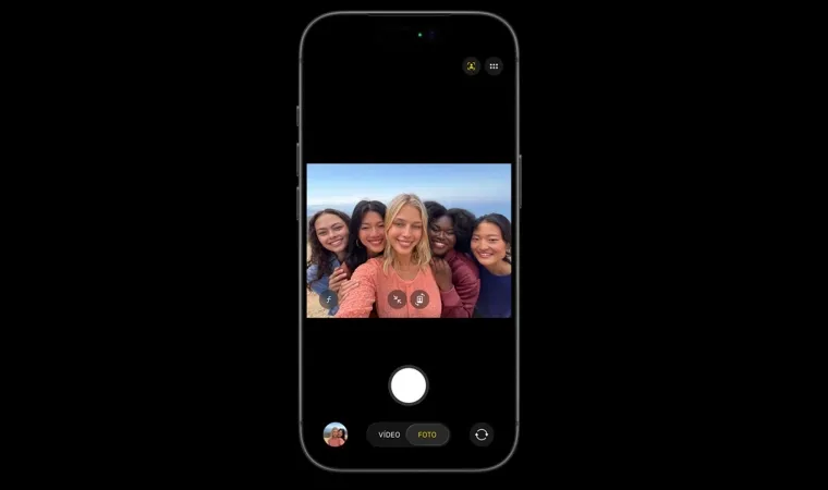  Selfie em grupo tirada com o iPhone 16 Pro usando a câmera frontal.