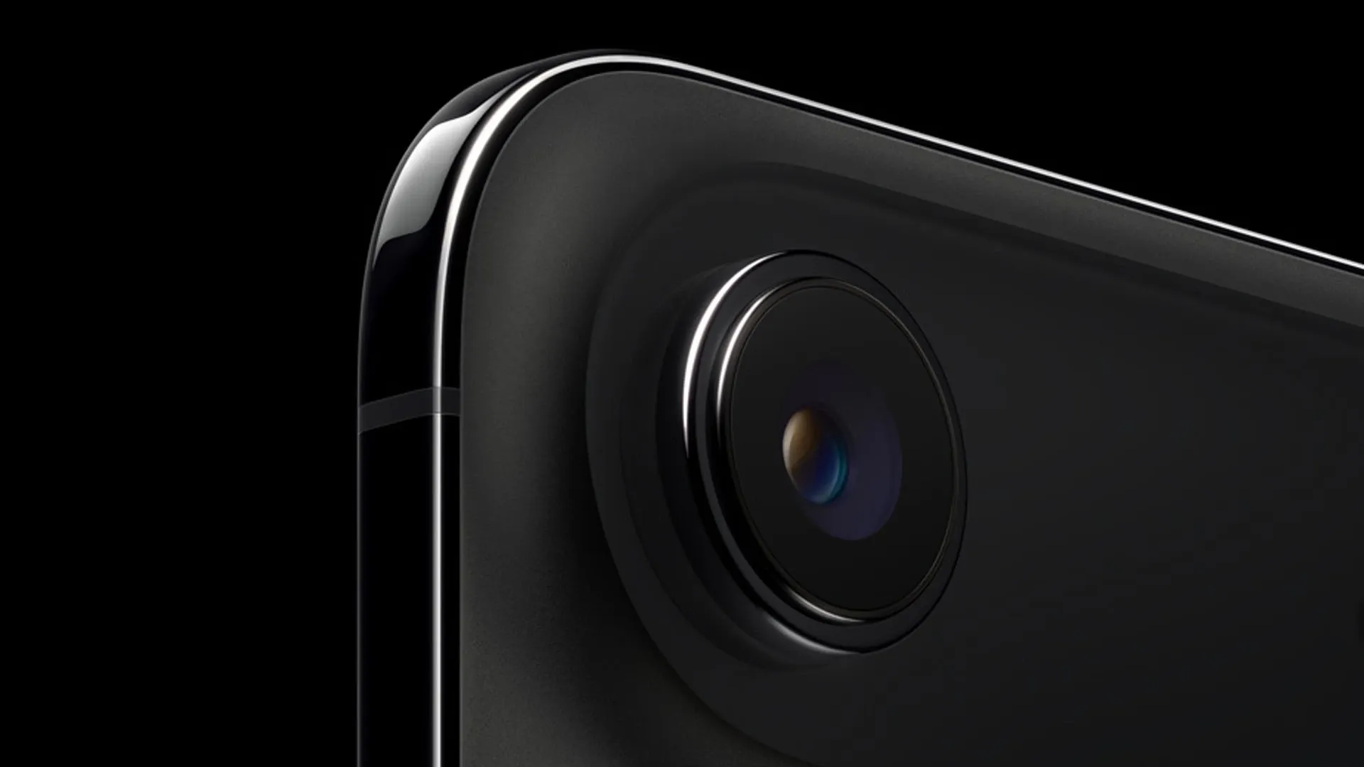 Imagem mostrando de perto a câmera traseira única do iPhone Air.