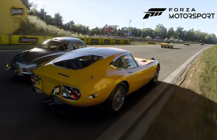Forza Motorsport: carro amarelo corre contra prateado com sombra e reflexos via Ray Tracing.