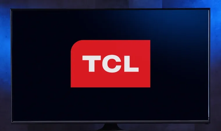 Tela de uma TV TCL como principal destaque