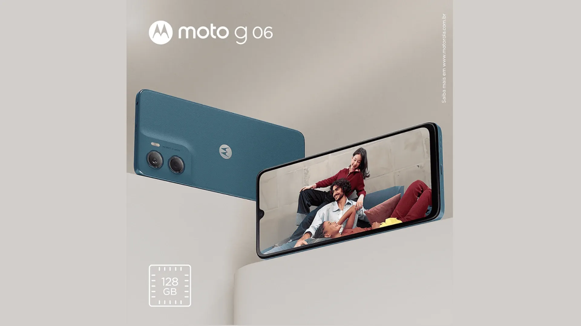 Moto G06 na cor azul mostrando o conjunto duplo de câmeras e design traseiro texturizado