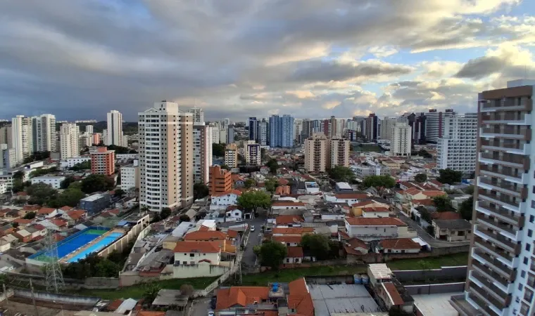Imagens da câmera traseira do Galaxy A17 no fim de tarde, respectivamente, sem zoom, com zoom 2x e com zoom 0,5x (Foto: Zoom)