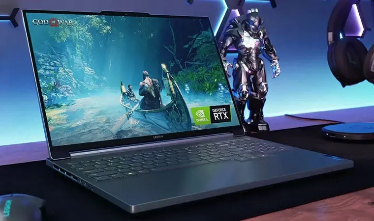 Imagem do notebook gamer Lenovo Legion 5i aberto exibindo o jogo God of War na tela com o selo da Nvidia Geforce RTX 3050