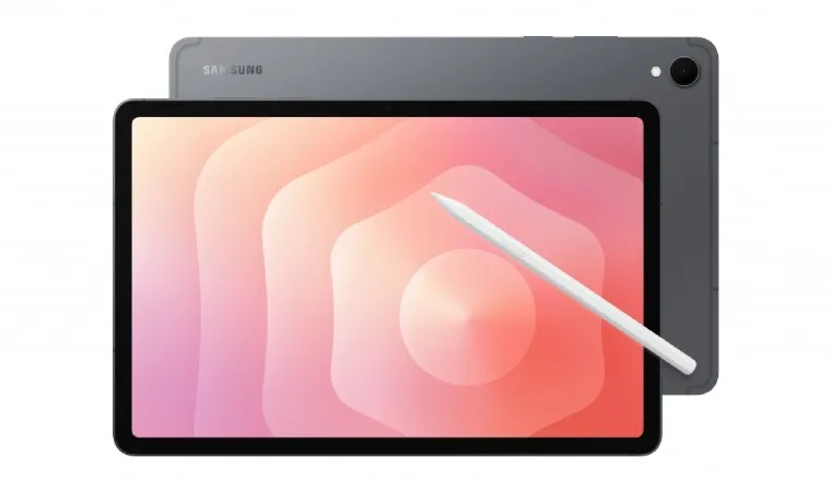 Galaxy Tab S11 de frente e verso, com S Pen também aparecendo na imagem