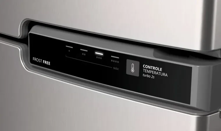 Geladeira Brastemp BRM44HK Frost Free Duplex 375 litros inox em destaque.