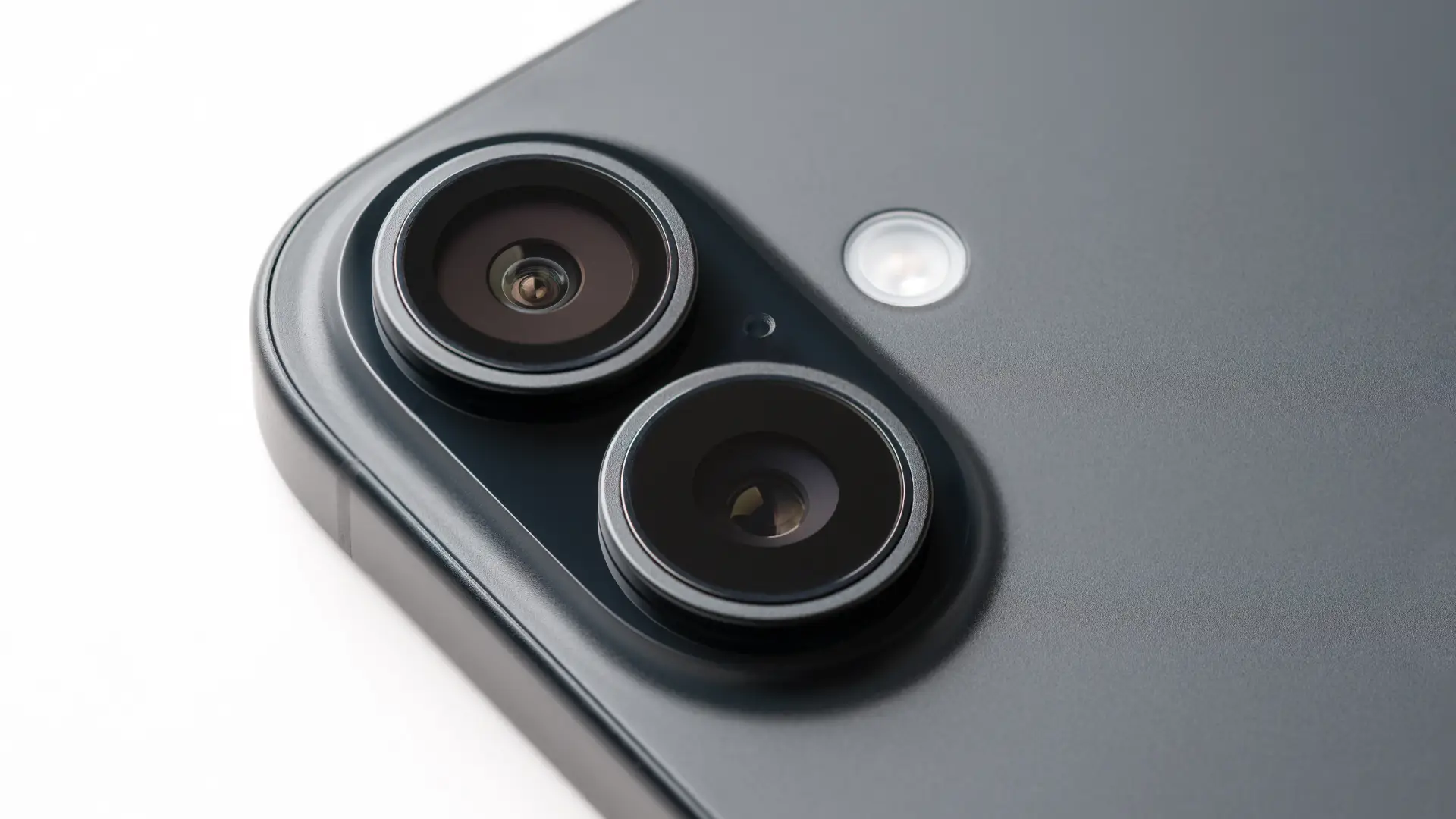 Imagem mostra detalhes das câmeras de um celular 