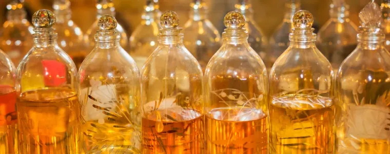 Melhor perfume árabe feminino 2025: fragrâncias intensas e irresistíveis