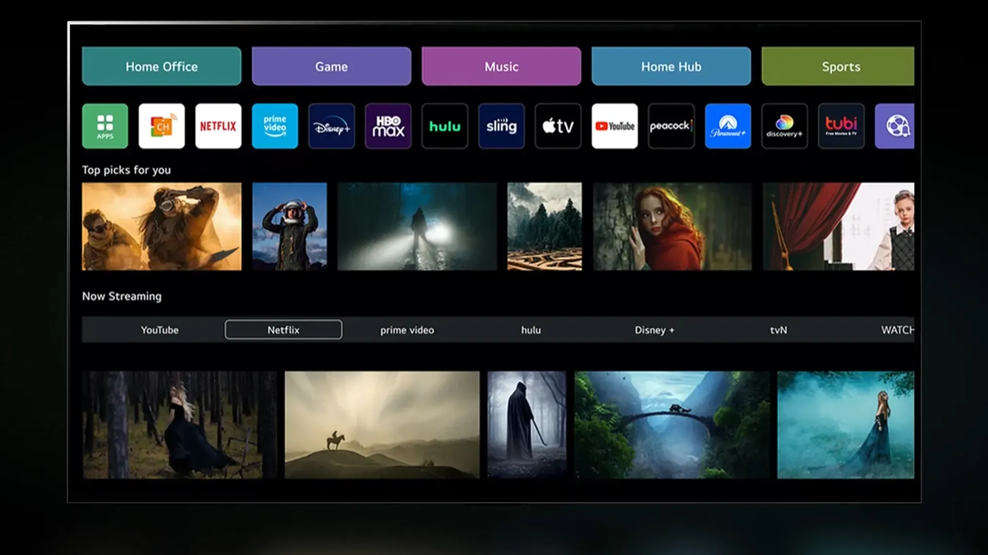 Imagem da LG OLED C3 mostrando a interface do sistema webOS 23 com ícones de streaming e categorias de conteúdo.