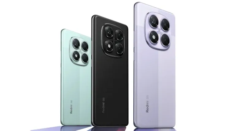 Três unidades do Redmi Note 14 Pro 5G exibindo diferentes cores e o design traseiro.