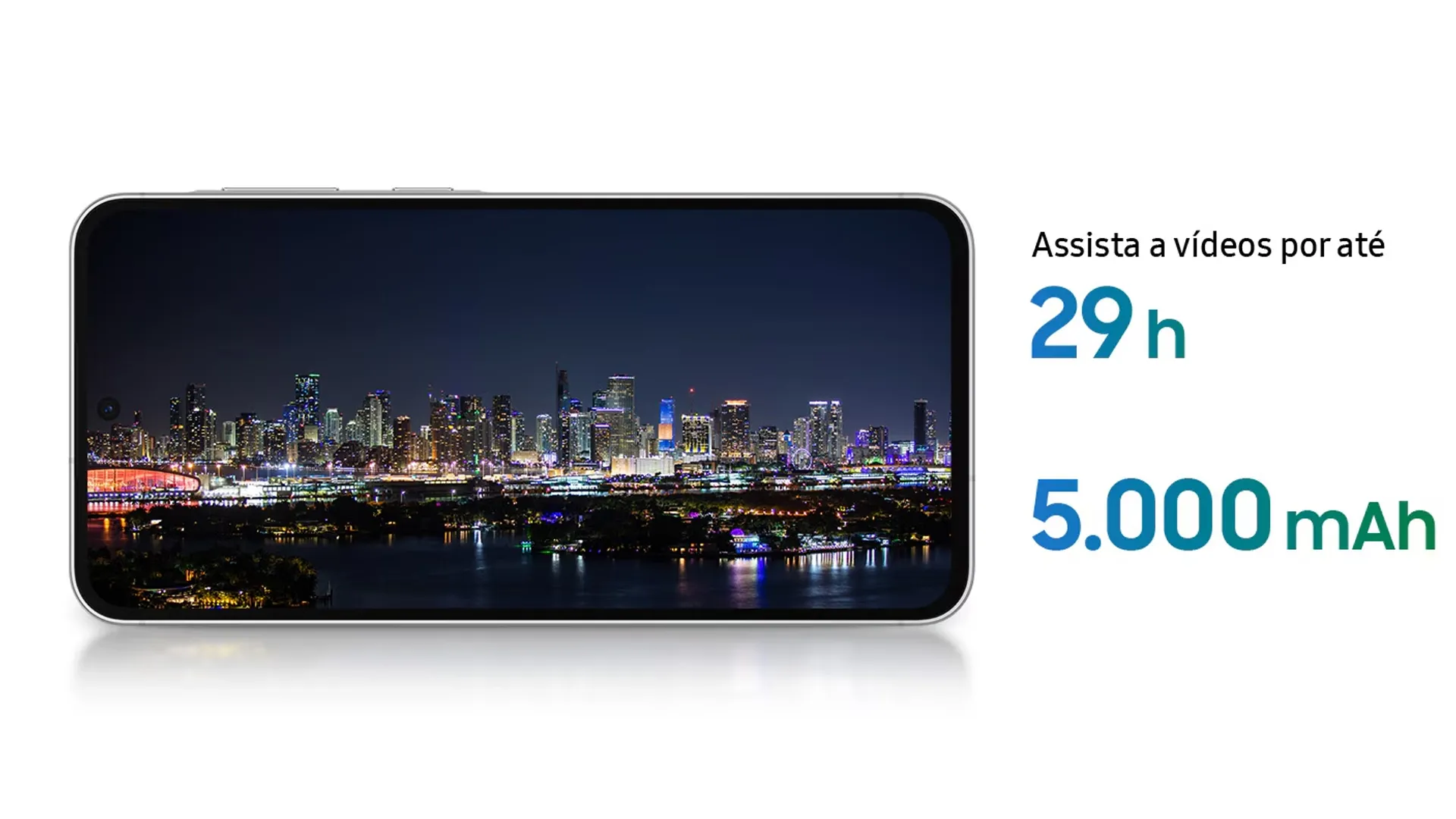 Imagem do Galaxy A56 mostrando vídeo noturno na tela, com os textos “29h” e “5.000 mAh” à direita em destaque. 