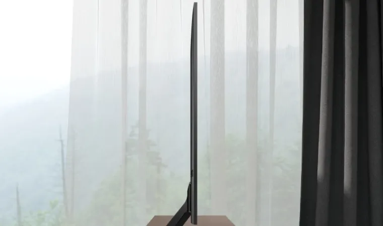 Imagem mostra a lateral da TV Samsung 43QN90F com as bordas finas