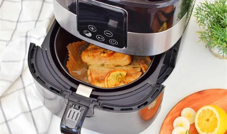 air fryer mondial aberta com peixe 