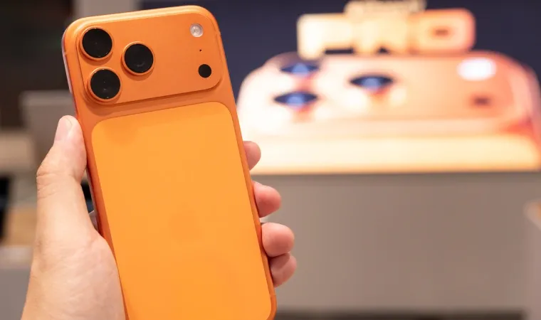 Imagem mostra detalhes das câmeras de um iPhone