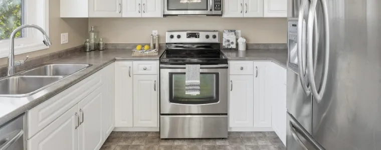 Fogão inox ou branco? Entenda qual dura mais e é mais fácil de manter
