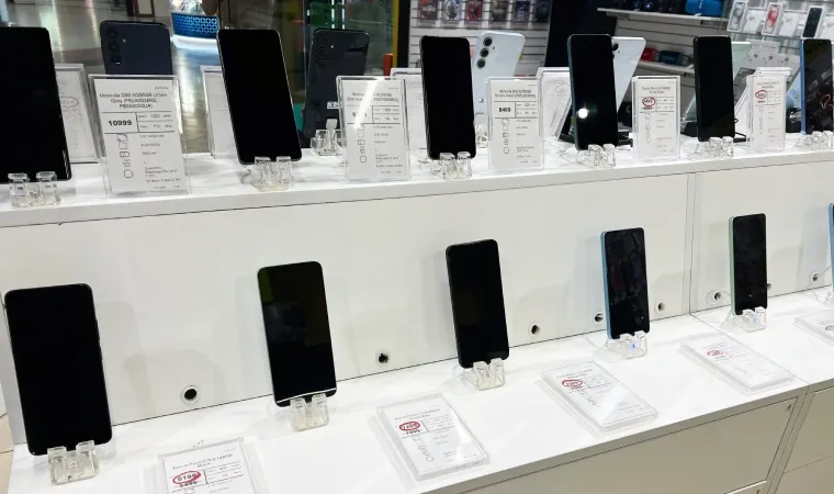 Vitrine da loja com os melhores celulares Motorola 2026 