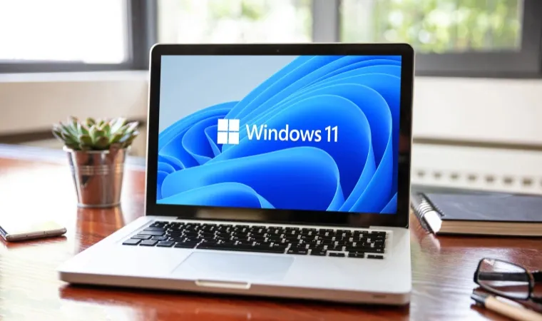 Imagem de um notebook com Windows 11 em sua tela