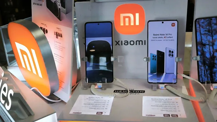 Vitrine de loja com os melhores celulares Xiaomi para fotos em 2026
