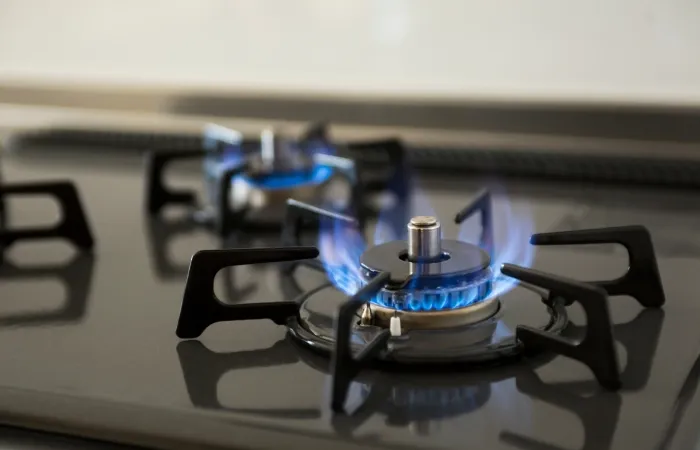  Imagem de chamas de um fogão acesas 