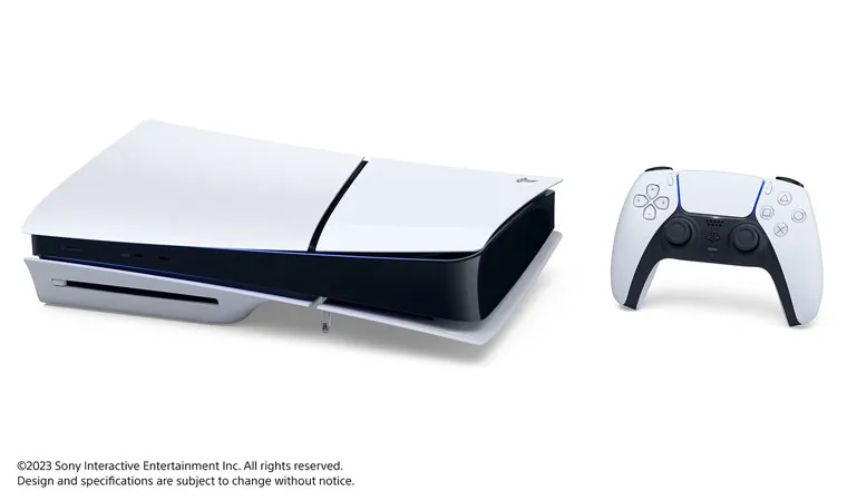 Imagem de um Playstation 5 na horizontal com um controle DualSense à direita sobre um fundo branco