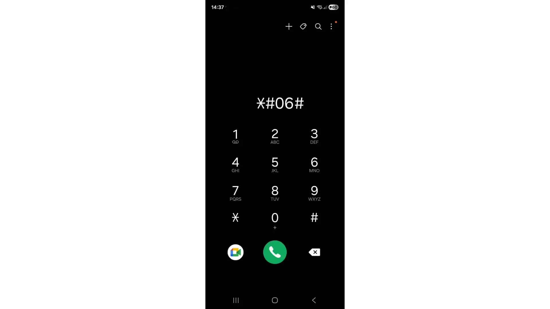 Print de tela de um celular com imagem do discador com ‘*#06#’ digitado